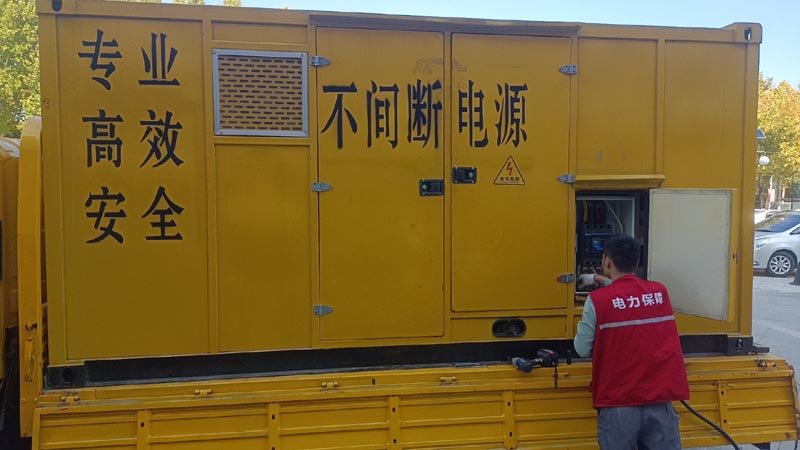 崂山柴油发电机组和UPS电源配合使用时，如何避免切换过程中的电力中断？